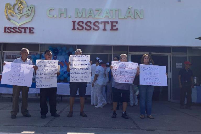 Jubilados del ISSSTE continúan su lucha para exigir una nueva clínica regional en Mazatlán