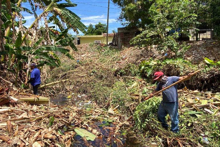 Realizan en Rosario limpieza y desazolve de canales tras inicio de lluvias