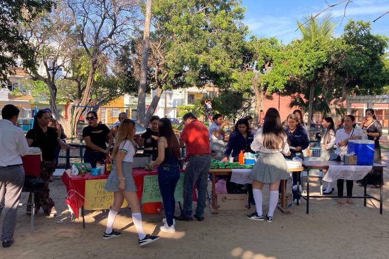 Celebran estudiantes y docentes de Cobaes comunidad Las Iguanas, Festival y kermés con causa en Mazatlán