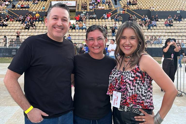 Bailan y cantan al ritmo de la Banda MS