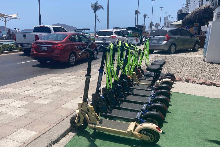Arrendadores advierten sobre falta de regulación a renta ambulante de scooters en Mazatlán