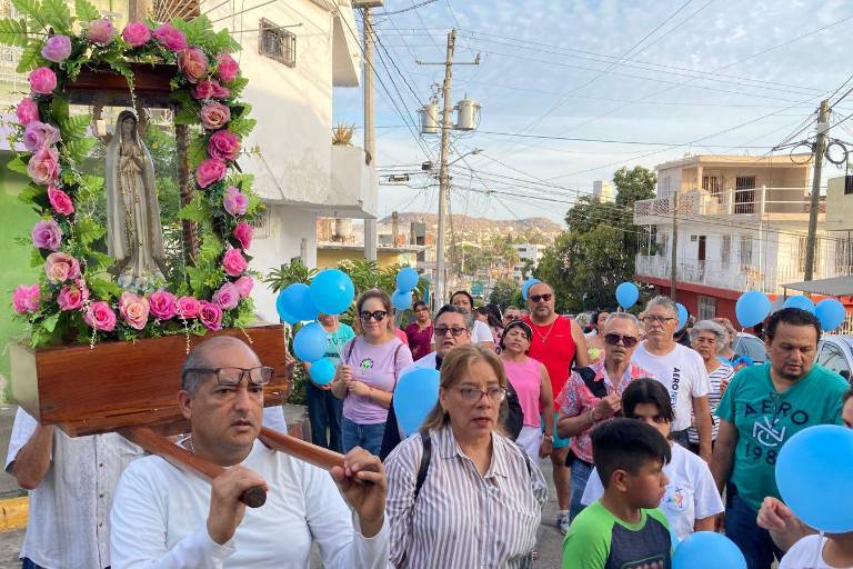Feligreses inician festividades patronales de la Virgen de Fátima con peregrinación