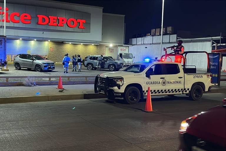 Ataque a camioneta deja 8 vehículos más dañados en estacionamiento de Isla Musalá