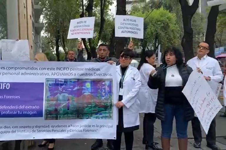 Por falta de material, peritos y médicos forenses acumulan cadáveres sin identificar o mal almacenados en CDMX