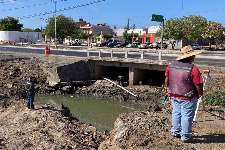 Amplían canal del Jabalíes cerca del puente del Libramiento Colosio, en Mazatlán
