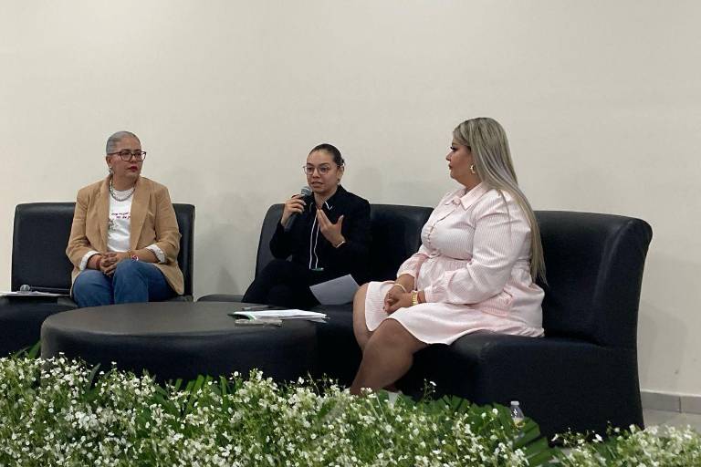 Realizan conversatorio sobre políticas públicas e inclusión LGBT+, en Mazatlán