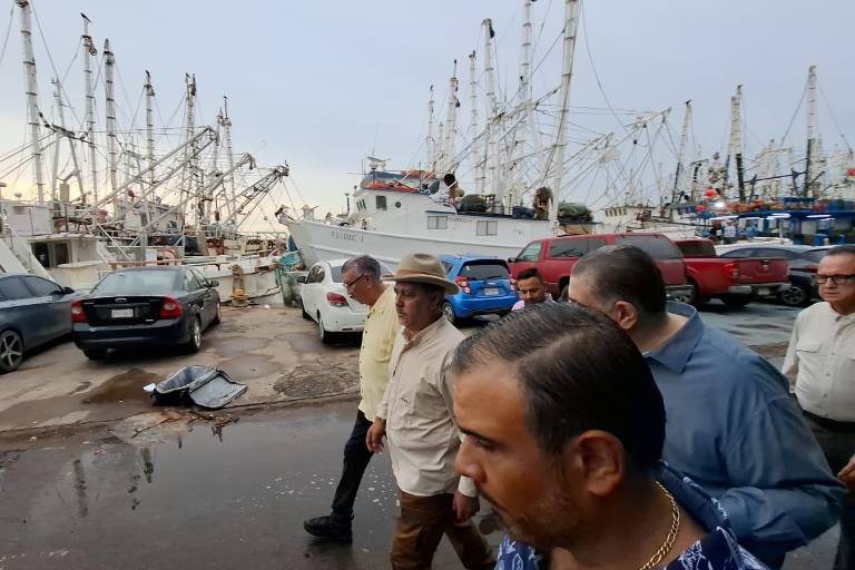 Recorre titular de Conapesca muelles pesqueros en Mazatlán