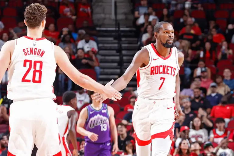 Kevin Durant firma extensión millonaria con Rockets por 2 años y 90 mdd