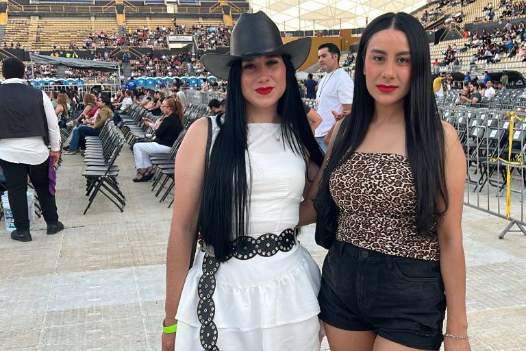 Bailan y cantan al ritmo de la Banda MS