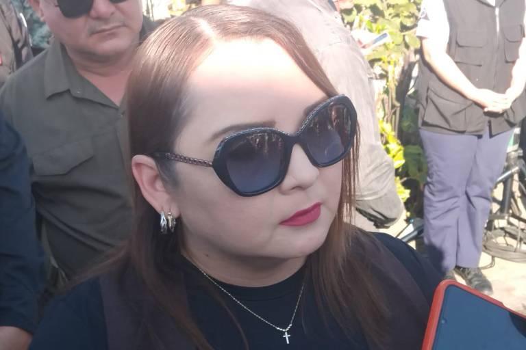 La Fiscal de Sinaloa Claudia Zulema Sánchez Kondo explica los avances en la búsqueda de mineros desaparecidos en Concordia.