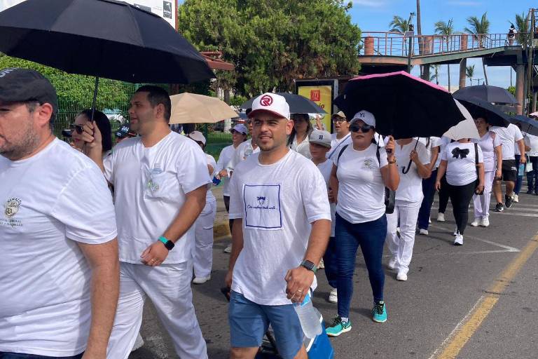 Se manifiestan trabajadores del Seguro Social para exigir mejoras en el régimen de jubilaciones y pensiones