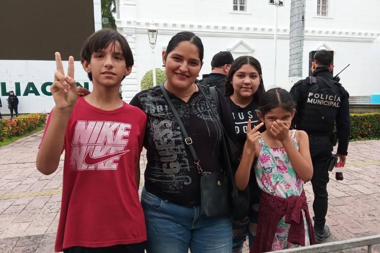 Admiran culiacanenses el tradicional desfile militar