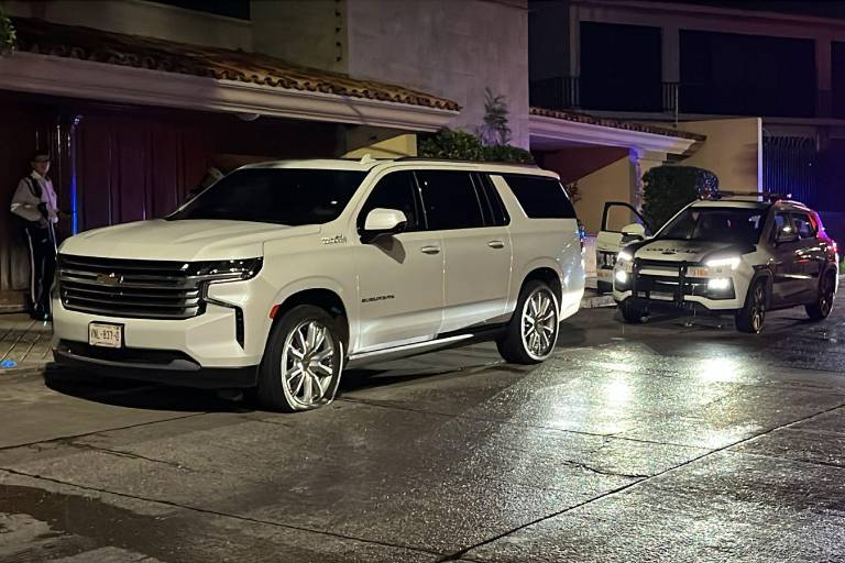 Arrojan ponchallantas a camioneta del Secretario de Seguridad en Culiacán