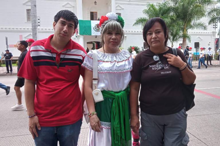 Admiran culiacanenses el tradicional desfile militar