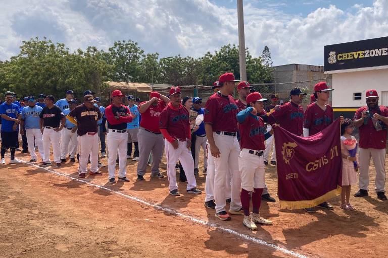 Homenajean a Ayala Almeida en 50 aniversario de Liga Burócrata