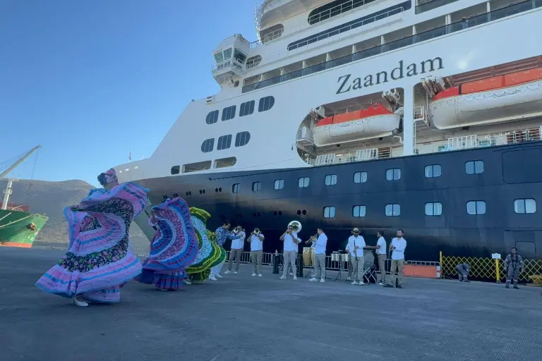 Recibe Topolobampo al crucero Zaandam con más de 1,200 turistas
