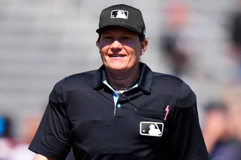 Jen Pawol hará historia como la primera mujer ampáyer en las Grandes Ligas