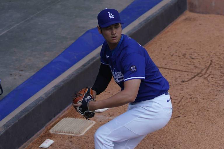 Ohtani reanuda su preparación como lanzador; sigue lejos de volver a la acción