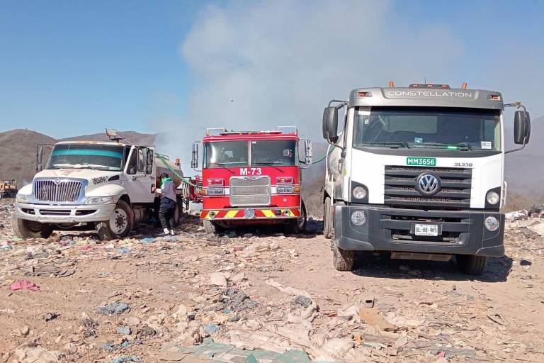 Bomberos combaten un nuevo incendio en el Basurón Municipal de Mazatlán