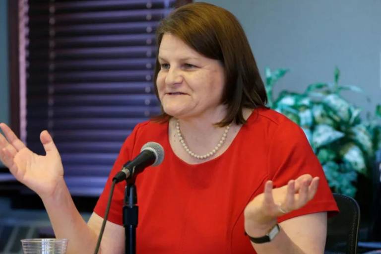 FBI detiene a jueza de EU acusándola de ayudar a migrante para evitar un arresto