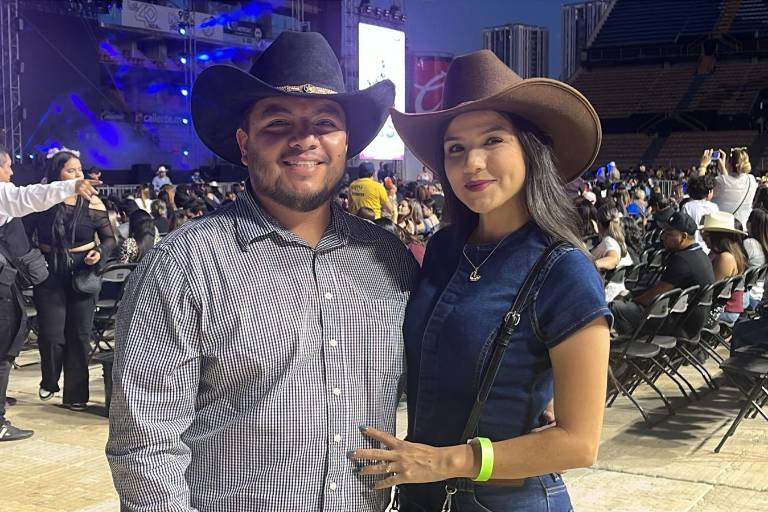 Bailan y cantan al ritmo de la Banda MS