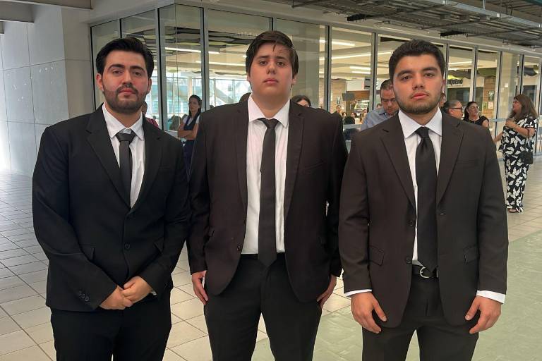 Realizan alumnos de Tecmilenio la firma de sus títulos universitarios