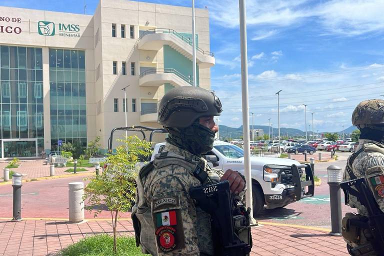 Detienen a mujer vestida de enfermera en Hospital General de Culiacán