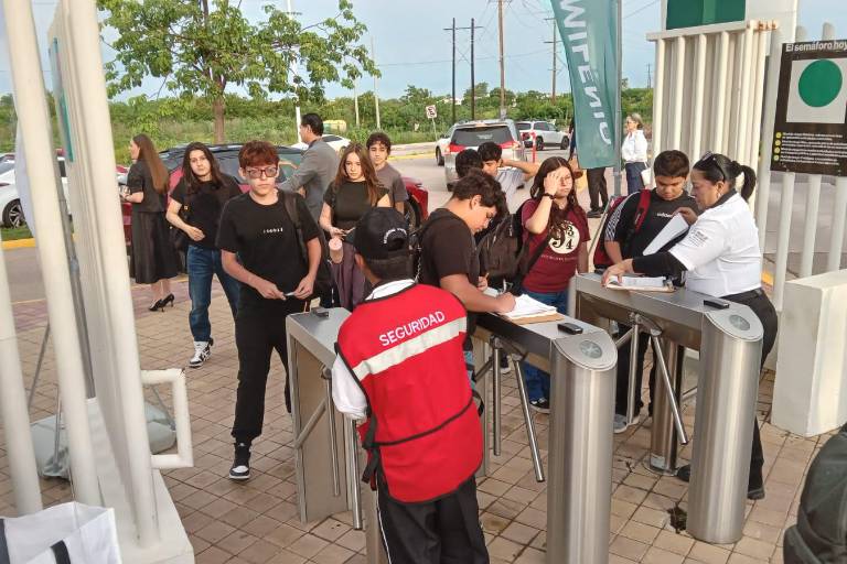 Regresan alumnos de Tecmilenio a nuevo ciclo escolar
