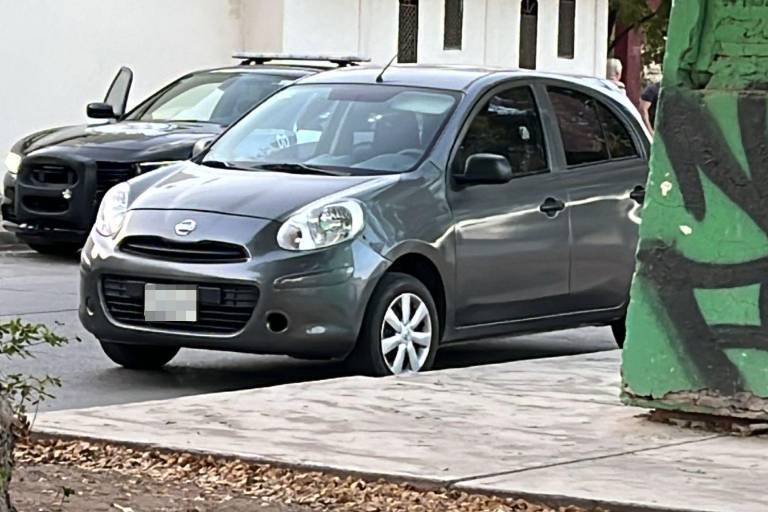 Hallan un vehículo con impactos de bala en Infonavit Humaya, en Culiacán