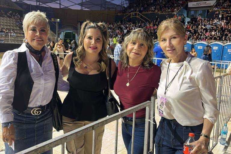 Bailan y cantan al ritmo de la Banda MS