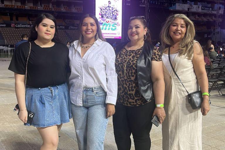 Bailan y cantan al ritmo de la Banda MS
