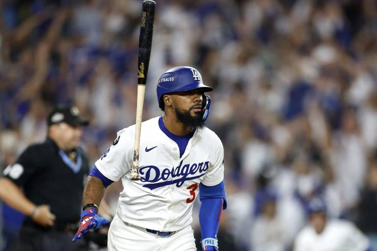 Teóscar Hernández en la mira: bate de poder, defensa cuestionada y contrato complejo.