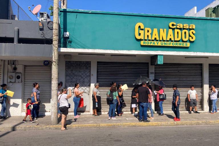Sin contratiempos, continúan negocios entregando uniformes, útiles y calzado deportivo en Mazatlán