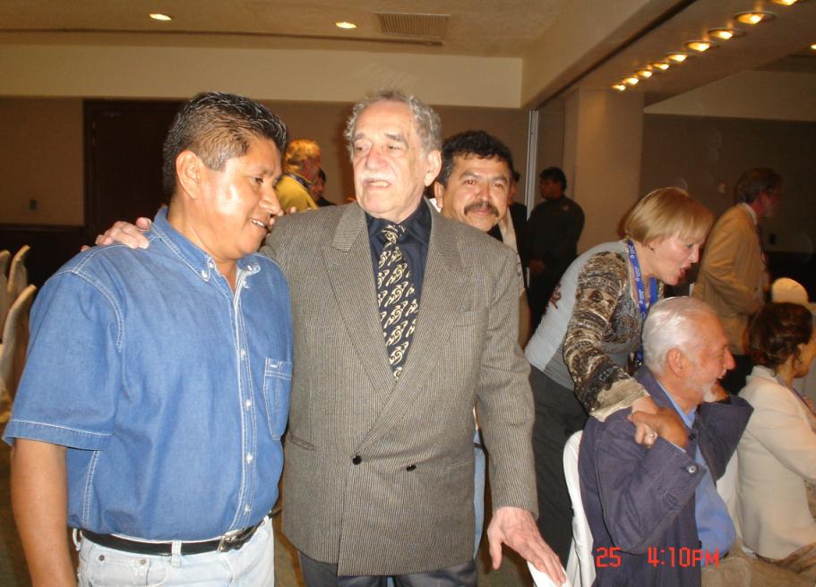 $!Diciembre de 2007, el profe Cruz Hernández e integrantes del Club de Lectura La Hojarasca fueron invitados a una comida con Gabriel García Márquez.