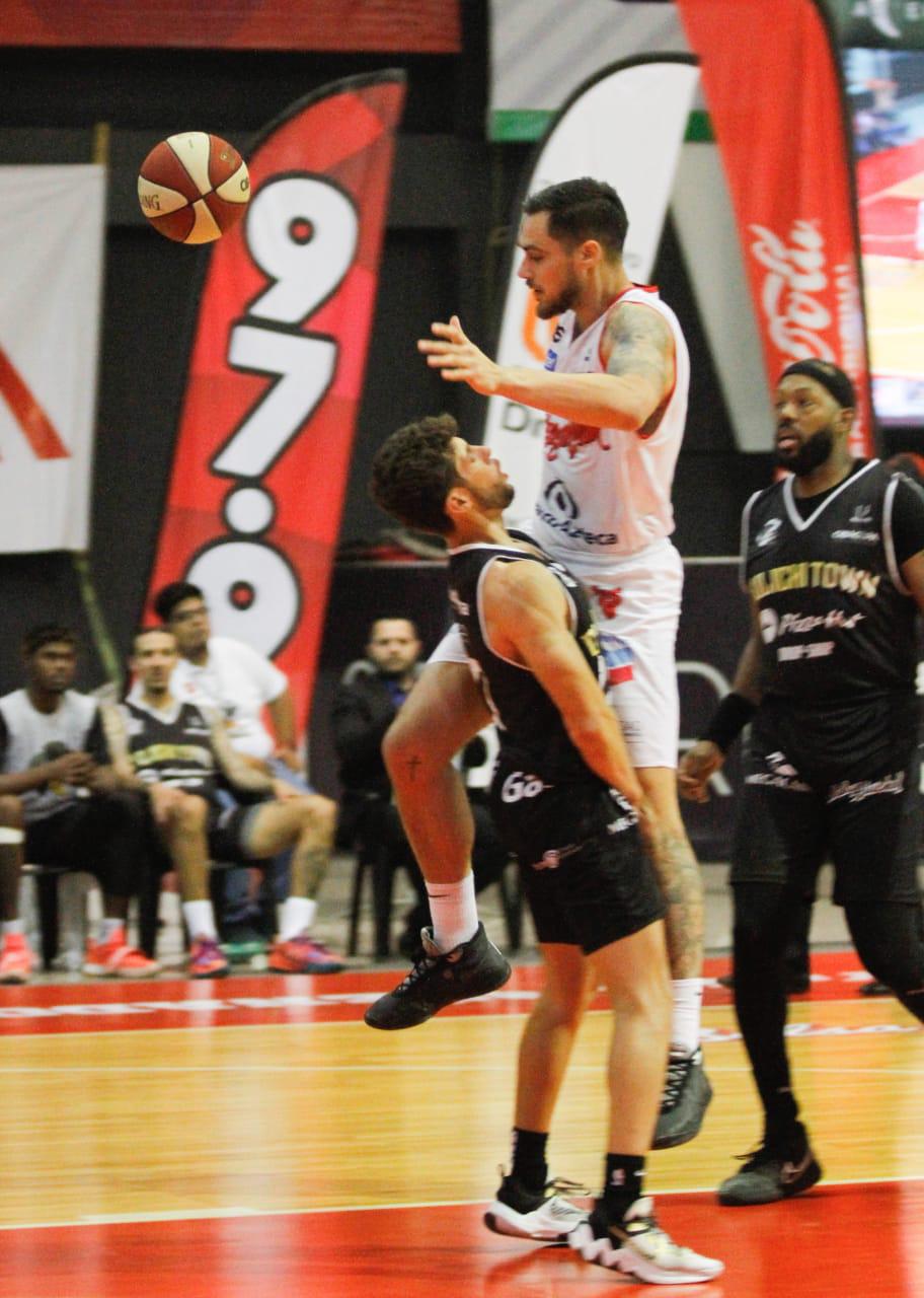 $!Caballeros de Culiacán corta su mala racha a costa de Venados Basketball