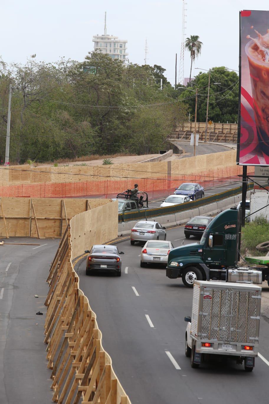 $!Caos vial y rechazo al retiro del reloj en el Malecón de Culiacán