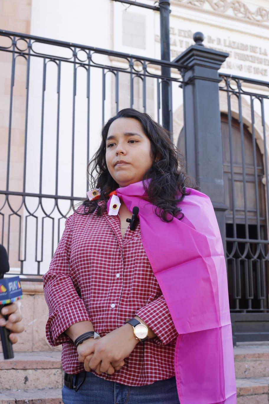 $!Colectivos feministas y LGBTQ+ protestan para exigir que no se deseche impugnación de Emma Zermeño contra Almendra Negrete