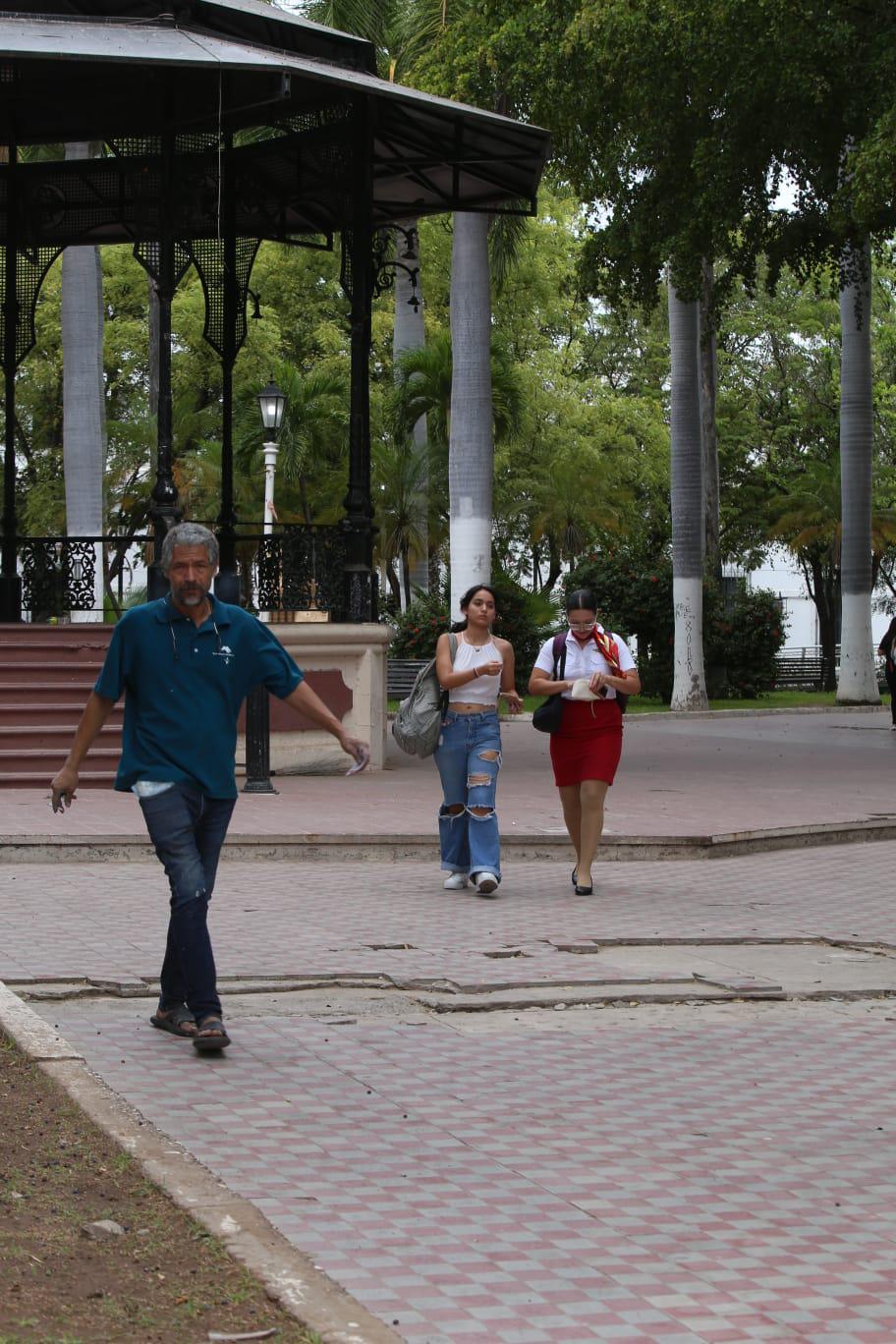 $!Se encuentra Plazuela Antonio Rosales de Culiacán entre escasa vigilancia y falta de mantenimiento