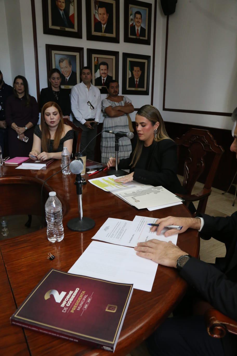 $!Entrega Ana Miriam Ramos informe de labores en medio de la separación de Gámez Mendívil por señalamientos en EU