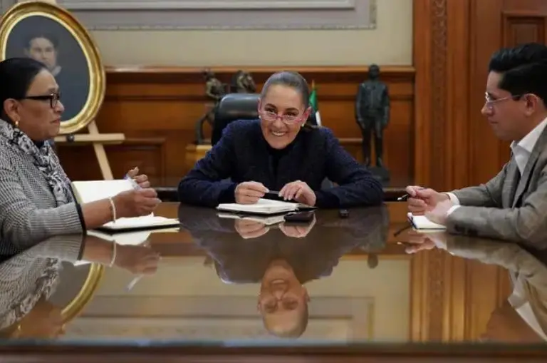 Sheinbaum invita al Papa León XIV a visitar México