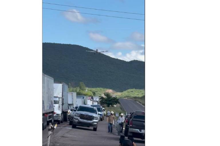 Con sobrevuelos por encima de la caseta de San Miguel, Asociación de Pilotos se une a Paro Nacional