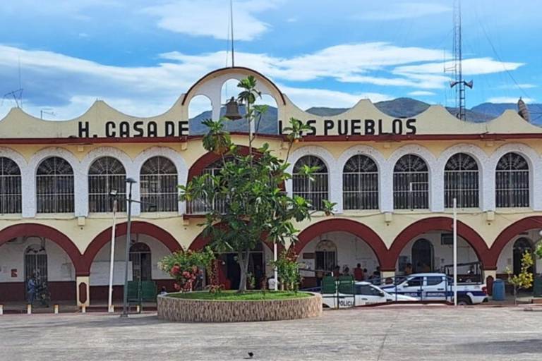 Asesinan en emboscada a al menos seis policías comunitarios de la UPOEG en Ayutla de los Libres, Guerrero