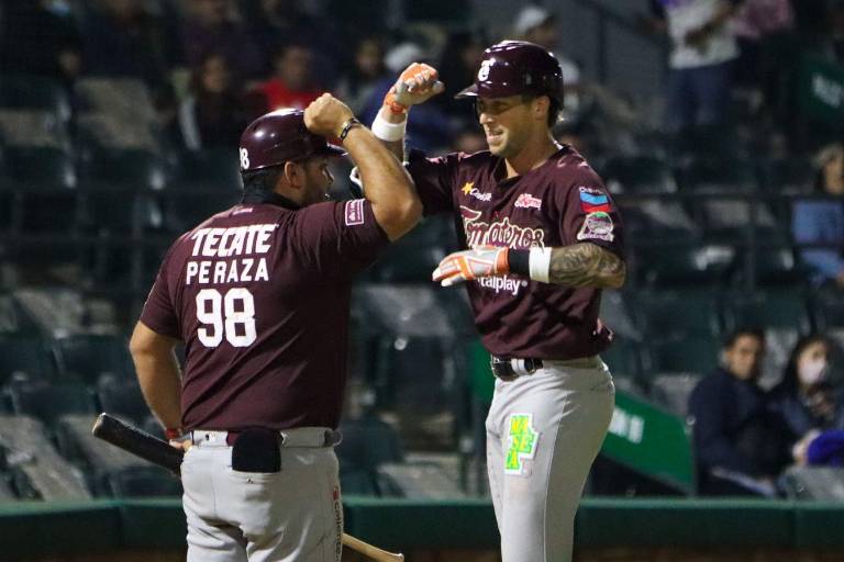 Tomateros de Culiacán saca la escoba y hunde más a Cañeros de Los Mochis