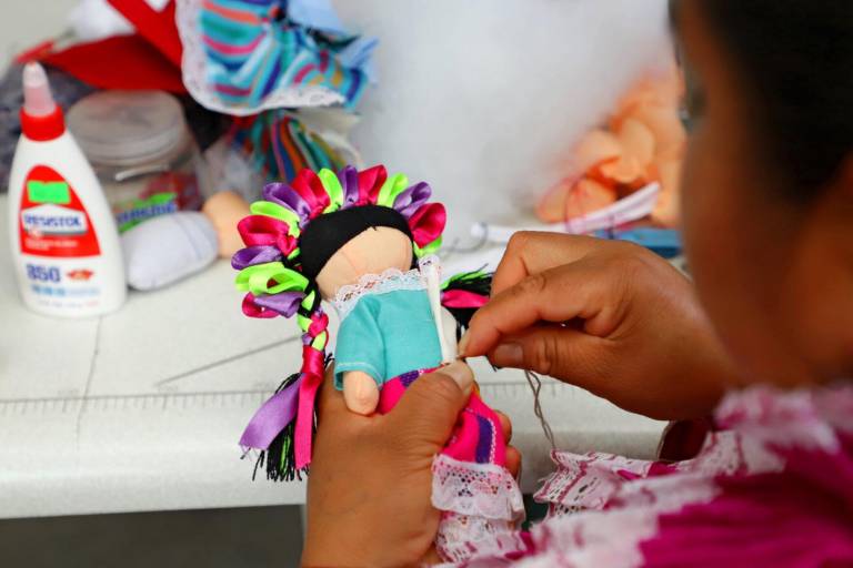 Convocan el Isic a Concurso de Muñeca Artesanal