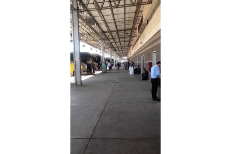 Central de autobuses de Culiacán luce vacía ante hechos violentos en Sinaloa y suspensión de algunas rutas