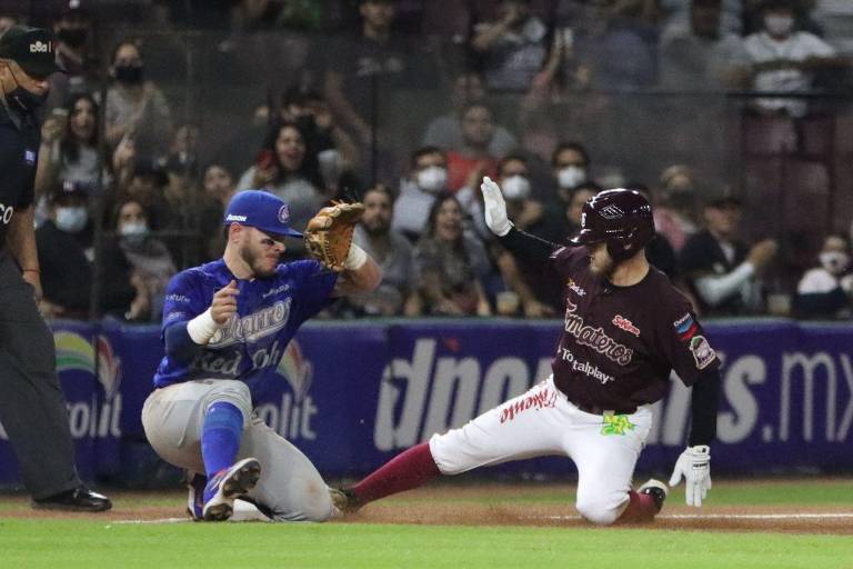 En la casa guinda se vive la pasión del beisbol en la Serie Final