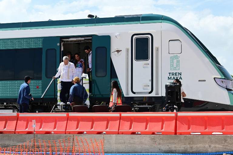 Primer vagón del Tren Maya llega a Cancún; ‘Es un hecho histórico’, dice AMLO