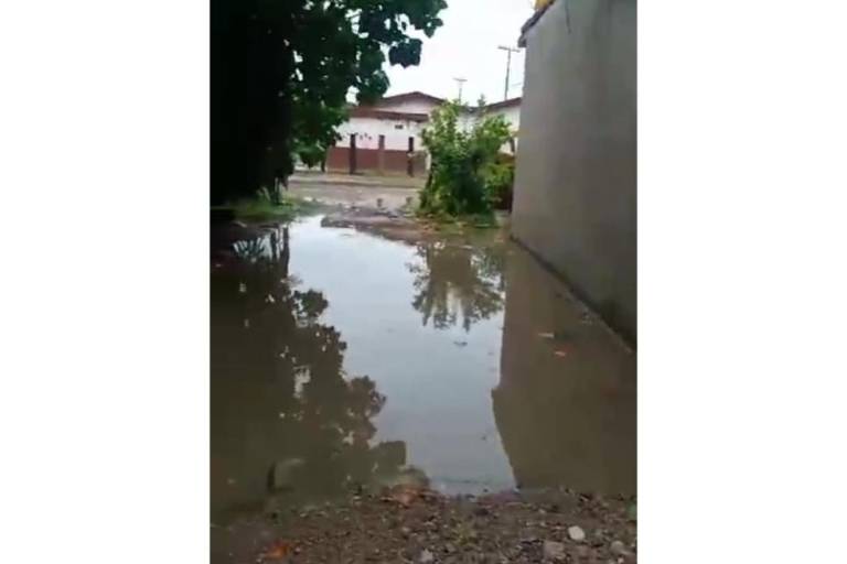 En Palmillas, al sur de Escuinapa, siguen padeciendo por las lluvias