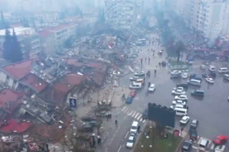 Sismo en Turquía y Siria deja más de 2 mil 200 personas muertas