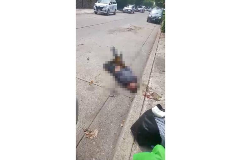 Vecinos amarran de pies y manos a hombre por presuntamente robar en la colonia Guadalupe en Culiacán